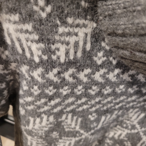 Gray Patterned  Sweater - Picture 3 of 4